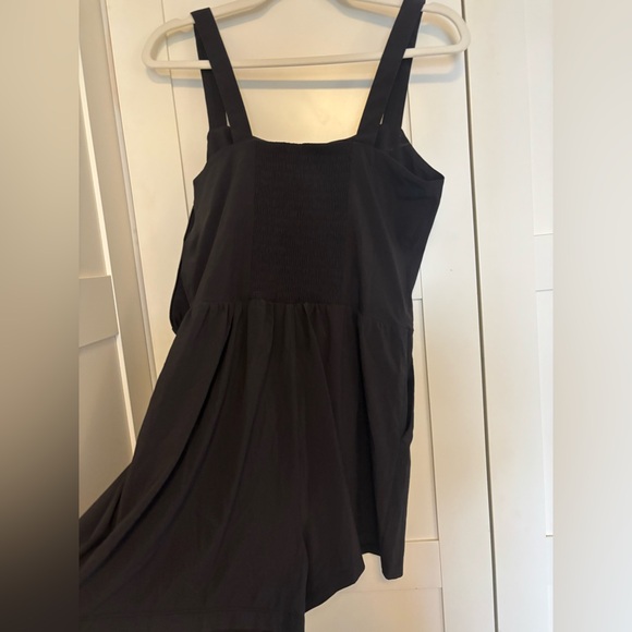 Vuori *FLAWED* Villa Cami Black Sleeveless Romper - Picture 3 of 6
